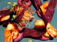 煎虾配紫薯泥薯片及姜味柠檬汁-AZUL by FUEL蓝色·法式酒馆(琶醍店)