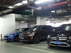 -梅赛德斯奔驰文化中心·停车场