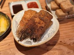 秘制炸鱼尾-阿里家·新疆烤肉酒場 by MIG