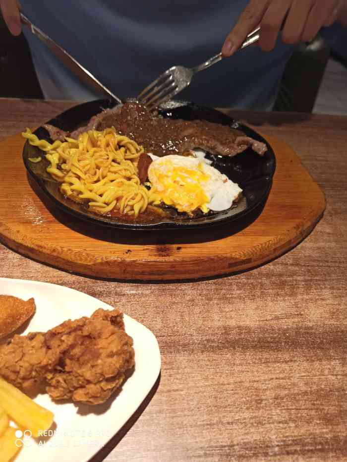 快乐爱斯米牛排自助(丁卯新城吾悦店)