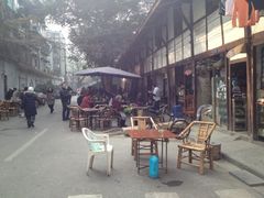 露天位-十一街苍蝇馆子转经消江湖菜(九眼桥十一街店)