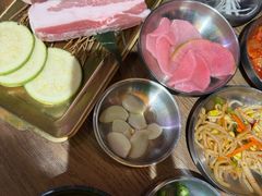 -香猪坊韩国烤肉专属门店(魏公村店)