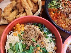 -爆炸头阿姨小四川正宗川味小吃(无任何分店)