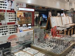 -美式眼镜·授权蔡司.依视路.尼康.豪雅.明月(人民广场店)
