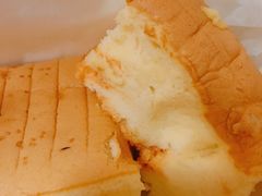 流心咸蛋黄蛋糕-汤姆大师傅鲜香牛肉饼(深圳保利文化广场店)