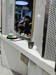 -PE SALON 