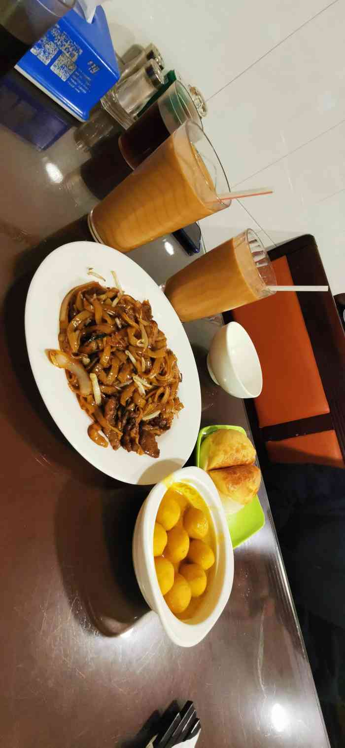 香港翡翠茶餐厅(金砂路店"这家店也是开了挺久的～店面很大朋友说这