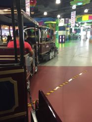 -维佳童话镇演出现场(徐东店)