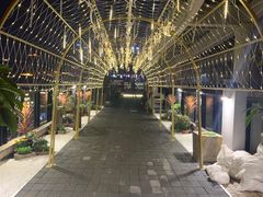-冰冰龙虾·江湖菜·花园江景餐厅