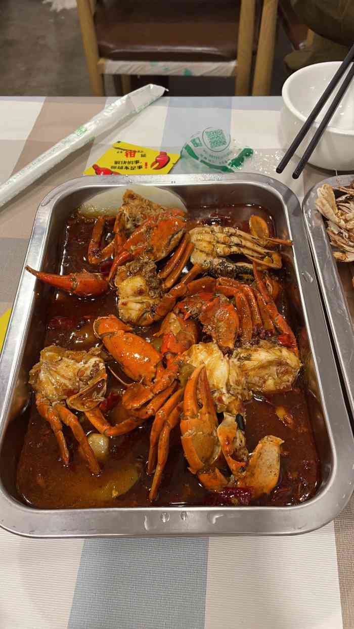味道一言难尽,花甲齁咸.香辣蟹是现杀,一份3只,配菜只有土豆,较少.