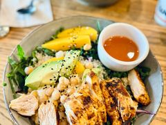 煎鸡肉鹰嘴豆牛油果沙拉-Wagas沃歌斯(枫蓝国际店)