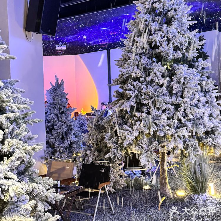 哈尔滨下雪的烧烤店也太浪漫了～