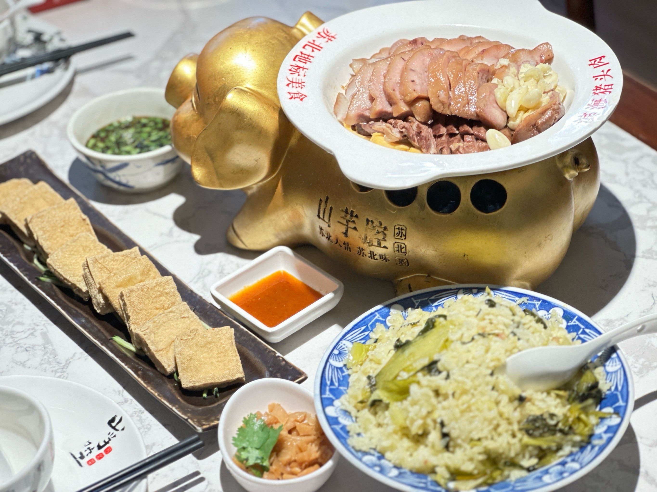 n
周末特种兵的旅游到了「盐城市」的这家网红餐厅「山芋腔苏北菜