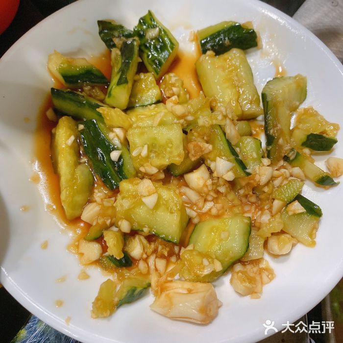 三里屯土灶炖公鸡地锅鸡(江东店)蒜泥黄瓜图片