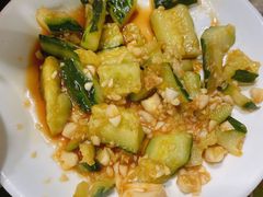 蒜泥黄瓜-三里屯土灶炖公鸡地锅鸡(江东店)