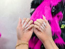 -Pink You美甲洗眉纹绣定制中心
