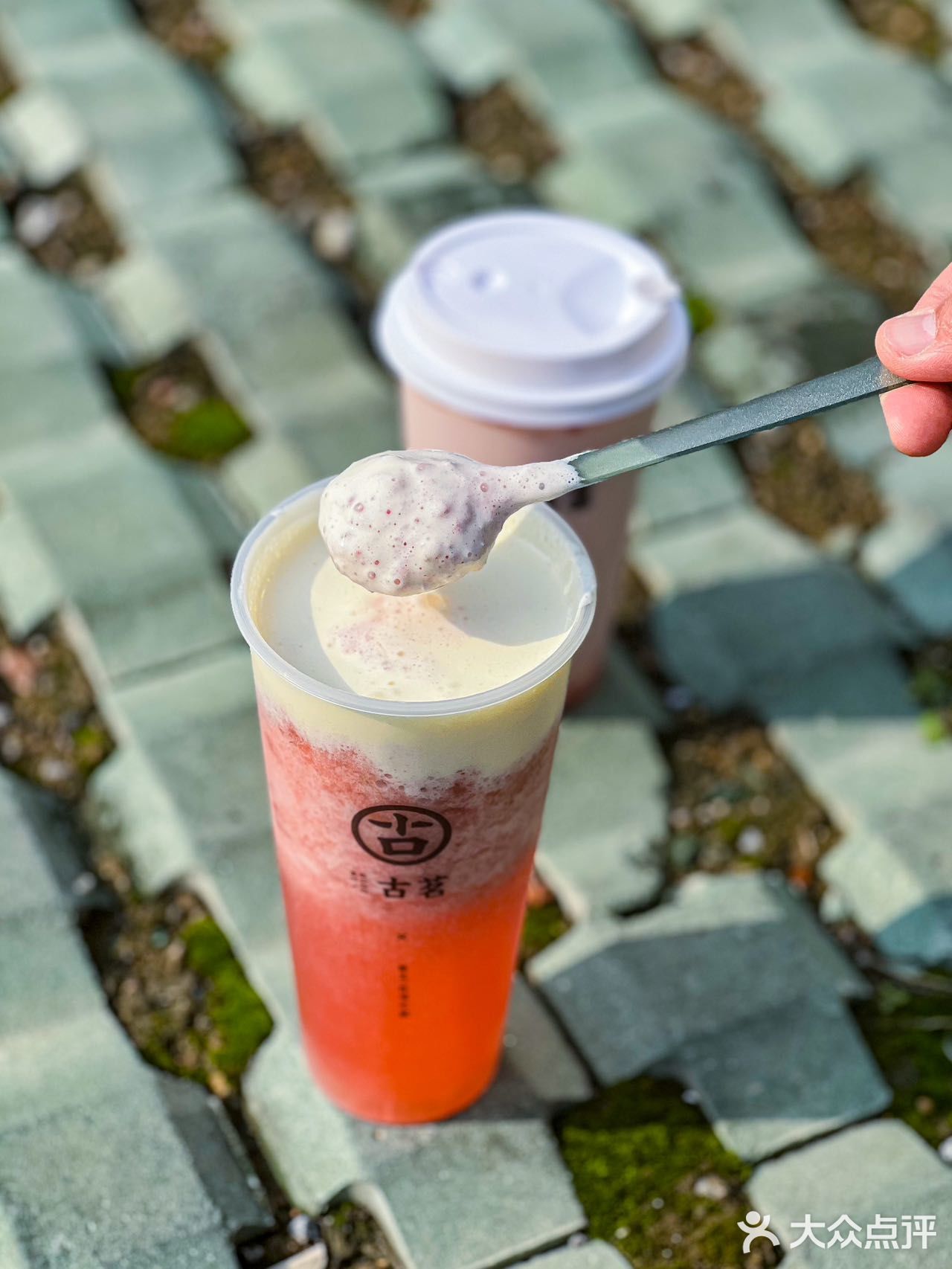 冬天的第一杯草莓饮品，我被拿捏了…