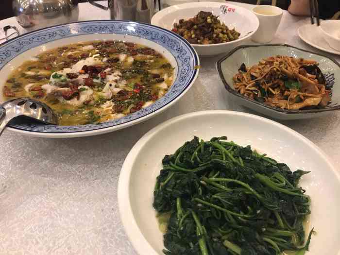 下午两点左右几个人办完."-大众点评移动版