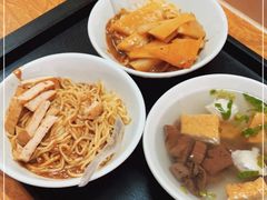-松树干拌面店