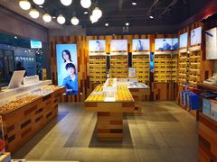 -LOOK眼镜·蔡司依视路配镜(宝山万达店)