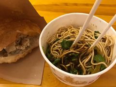 炸酱面-生烫牛肉粉