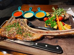 盐和胡椒的安格斯谷饲战斧牛扒-巴别塔法餐舍(合作路店)