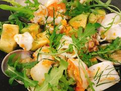 温热海鲜沙拉配牛油果-Mercato莫卡多露台餐厅与酒吧(K11店)