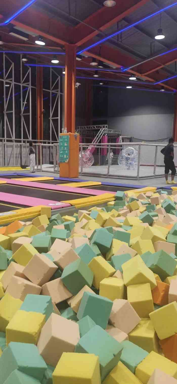 double jump蹦床主题公园·团建拓展亲子活动(江杨南路店)-"住在附近