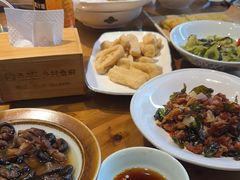 -头上红煨盐鸡·非遗院子餐厅