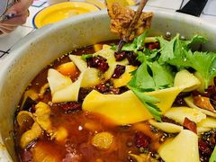 -晓彭肥肠鸡·泡椒鸡火锅(水木天地店)