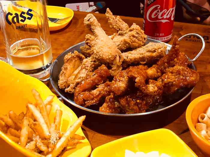 bhc炸鸡(明洞总店 )-"他家只能现金哦,有会说中文的小姐姐,我们.