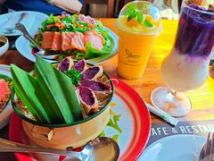 -Chom Cafe and Restaurant