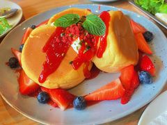 莓果奶油芝士舒芙蕾松饼-UPPER KITCHEN(延安路店)