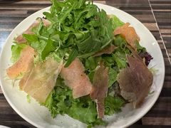 烟熏三文鱼色拉-BomBa意大利餐厅