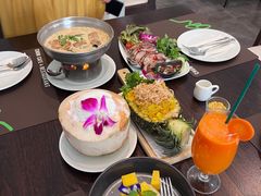 -Chom Cafe and Restaurant