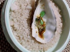 烟熏吉拉多生蚝配珍珠-鱼桥巷·美学川菜