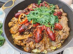小龙虾牛鱿鲜焖锅-小鳌陪你小排档·四季小龙虾·田鸡·宵夜(中央第五街店)