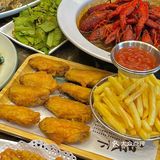 在大鲍岛新派里院中 发现了一家宝藏餐厅 他家的环境不错