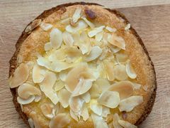 杏仁吐司-西点坊(浦东香格里拉店)