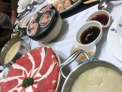 -红鼎豆捞·非遗鲍皇汤火锅(宝丰路店)