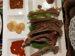 白条手抓羊肉-丝路香妃西域清真餐厅