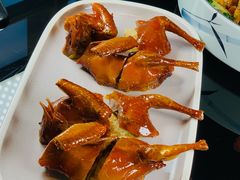 玻璃皮润烧乳鸽王-富力丽思卡尔顿酒店·丽轩中餐厅