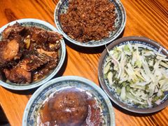 咸蛋黄狮子头-老外婆本帮面(塔城路店)