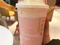 冰博克草莓撞撞宝藏茶-奈雪的茶(东原悦荟店)