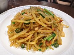 油渣炒土豆丝-肆海小川菜酒馆Wine Bistro (青年路店)