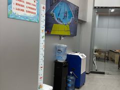 -蓝海豚游泳俱乐部(南京西路店)