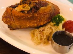 自酿啤酒脆皮烤猪肘-Ambra Haus琥珀屋精酿餐厅(宝山店)