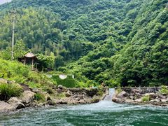 -安吉龙王山峡谷漂流