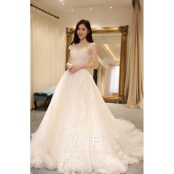 -满庭芳婚纱礼服店