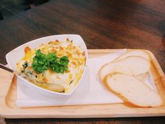 -Chom Cafe and Restaurant